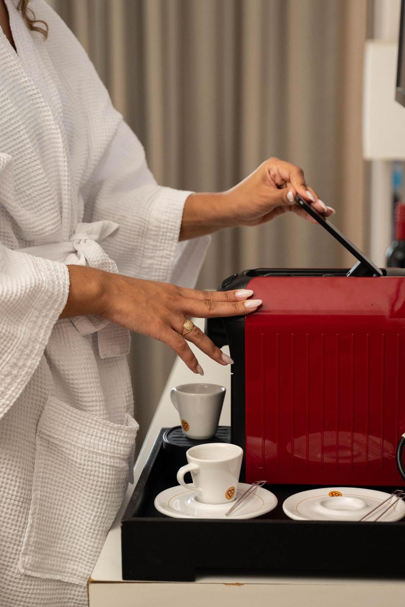 里约热内卢巴拉亚特兰帝卡国际酒店 外观 照片 A Nespresso machine