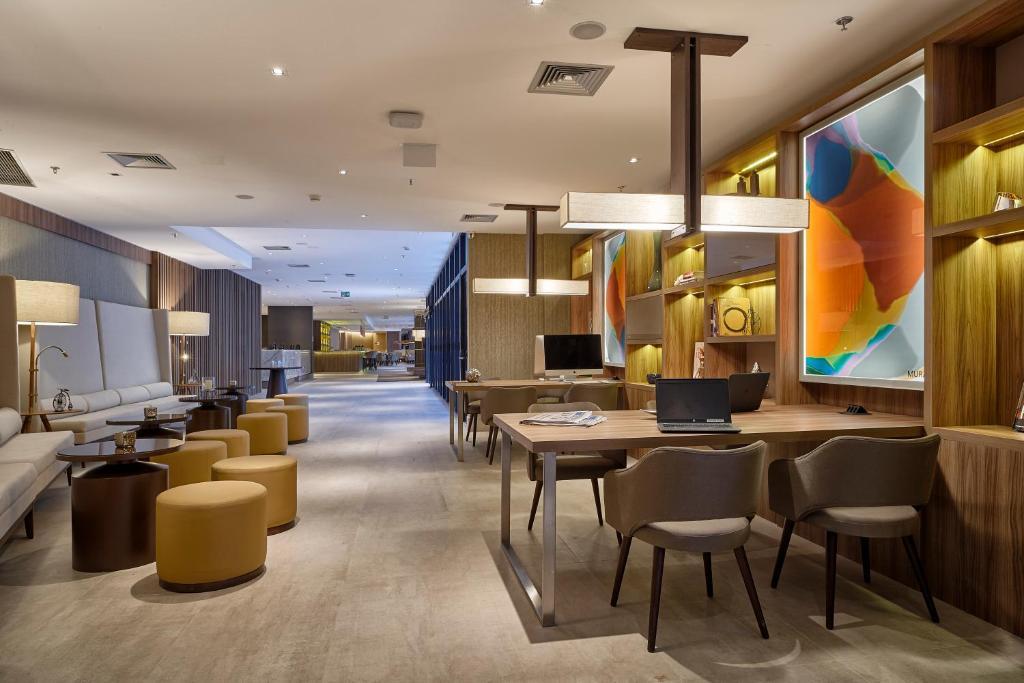 里约热内卢巴拉亚特兰帝卡国际酒店 外观 照片 The lounge at KLIA